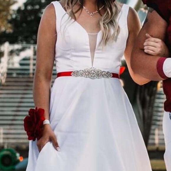 White prom/hocoming dress - Picture 3 of 4